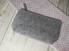 Personalised Light grey Small Felt Makeup bag with letter and name