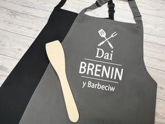 Personalised adult Welsh Brenin y barbeciw apron in grey or black