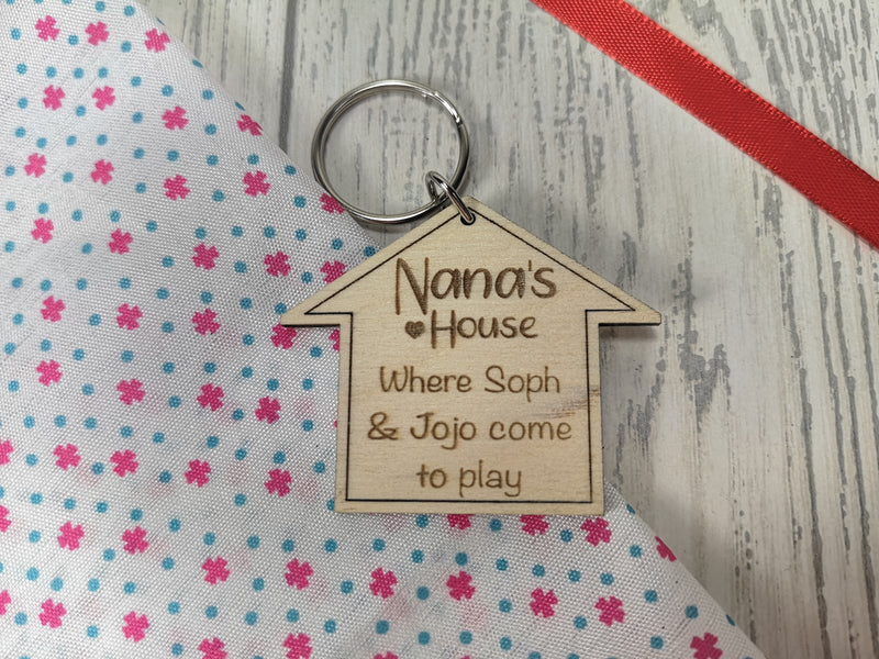 Personalised Wooden House Nana's house ... Key ring Keyring