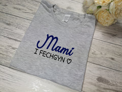 Personalised Women's Grey t-shirt Mam i ferched / fechgyn with choice of colour detail