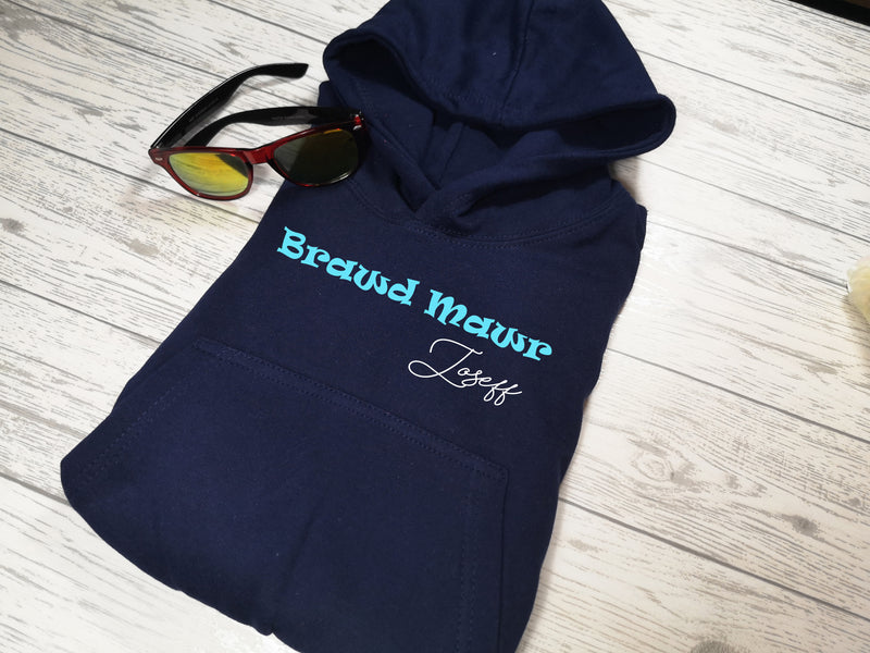 Personalised Kids Welsh navy hoodie with Brawd mawr name detail