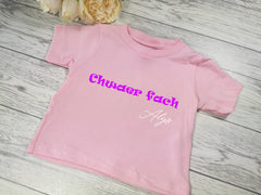 Personalised Baby pink Welsh Chwaer fach Baby t-shirt with name detail